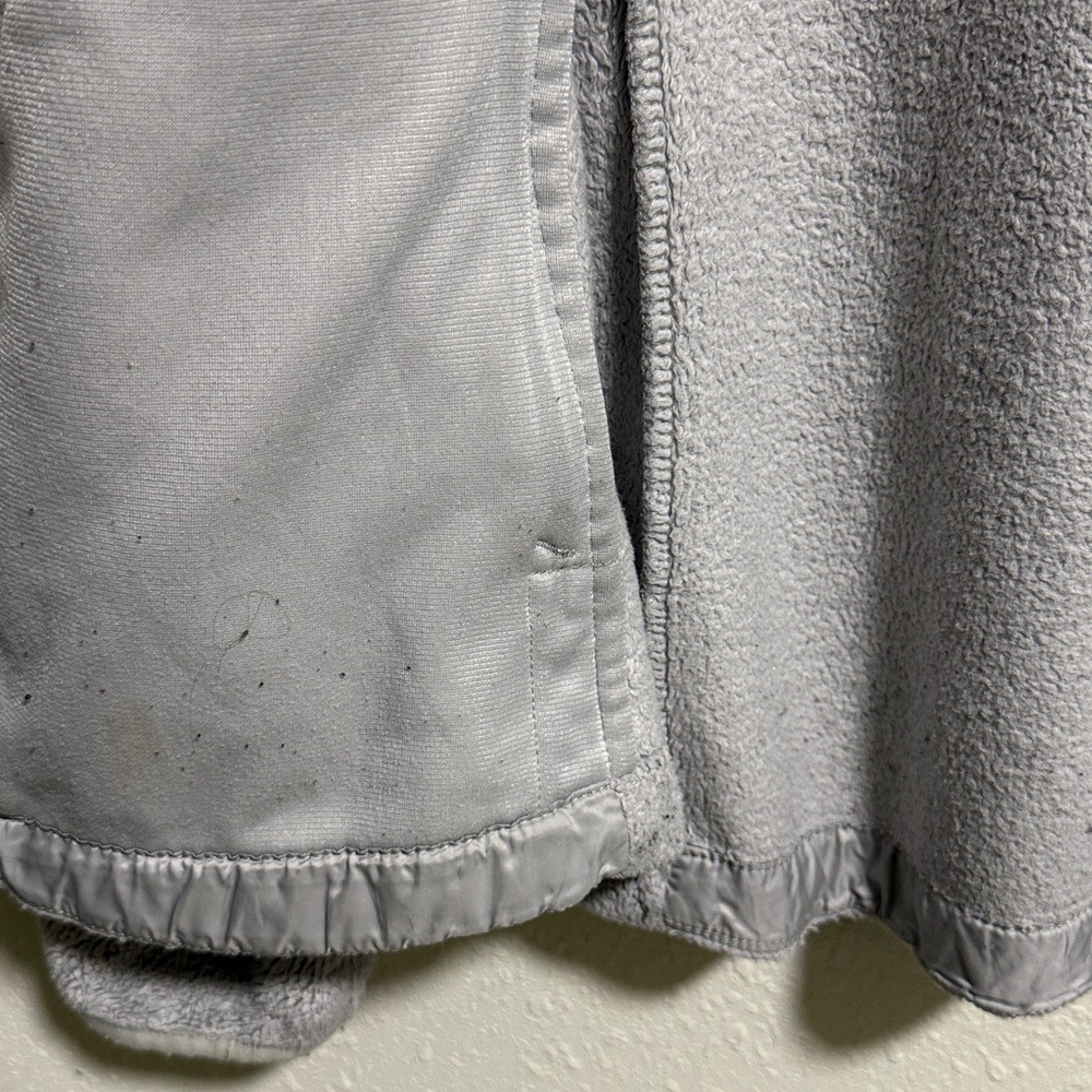 The North Face Women's Light Gray Fleece Jacket - Picture 11 of 12